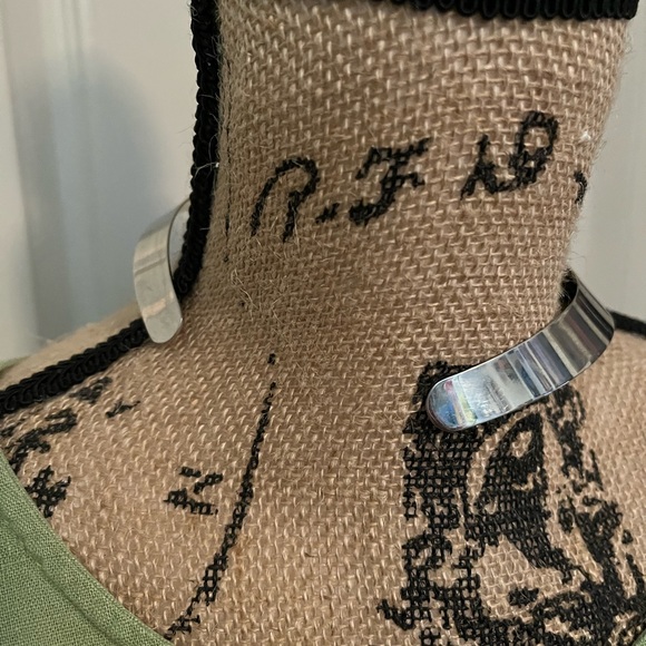 Silver cuff necklace - Picture 2 of 3